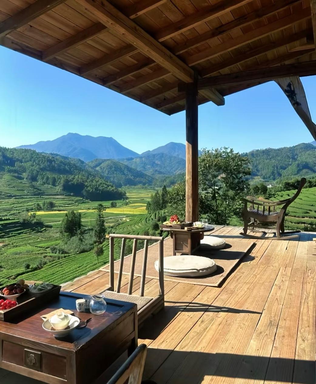 我和妻子分房睡 18 年，去年她乳腺癌手术我在外地旅游没回来，今年我突发心脏病住