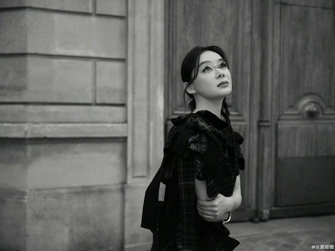 袁姗姗角色反差感好夯袁姗姗你的身份有点多 花儿有多让人心疼，白靓靓就有多让人上头