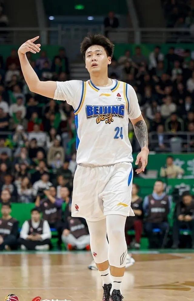 北京北汽男篮在刚刚起势之时再遭不利影响，赵睿因伤又得要停赛两周了，曾凡博复出还遥