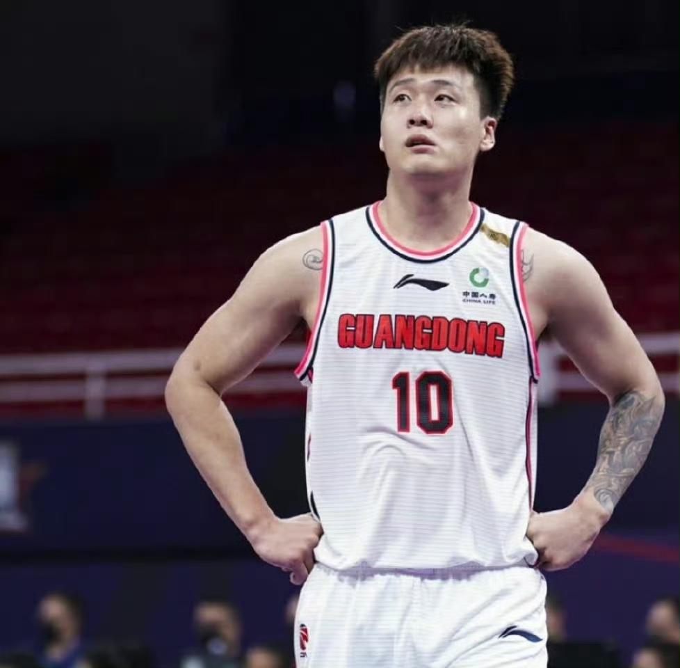 自媒体说广东宏远向北京首钢租借赵睿回归一事子虚乌有，属于自媒体博主的造谣！

人