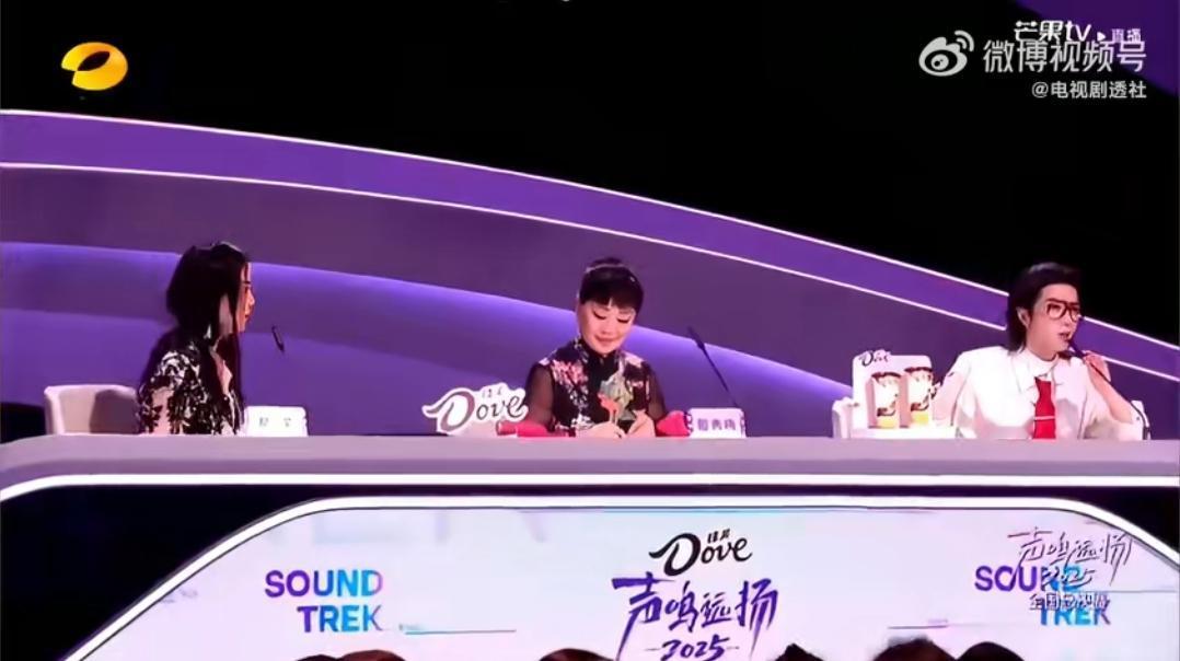 谁能想到《声鸣远扬》直播能蹲到这神仙互怼名场面！那英和华晨宇这俩欢喜冤家凑一起直