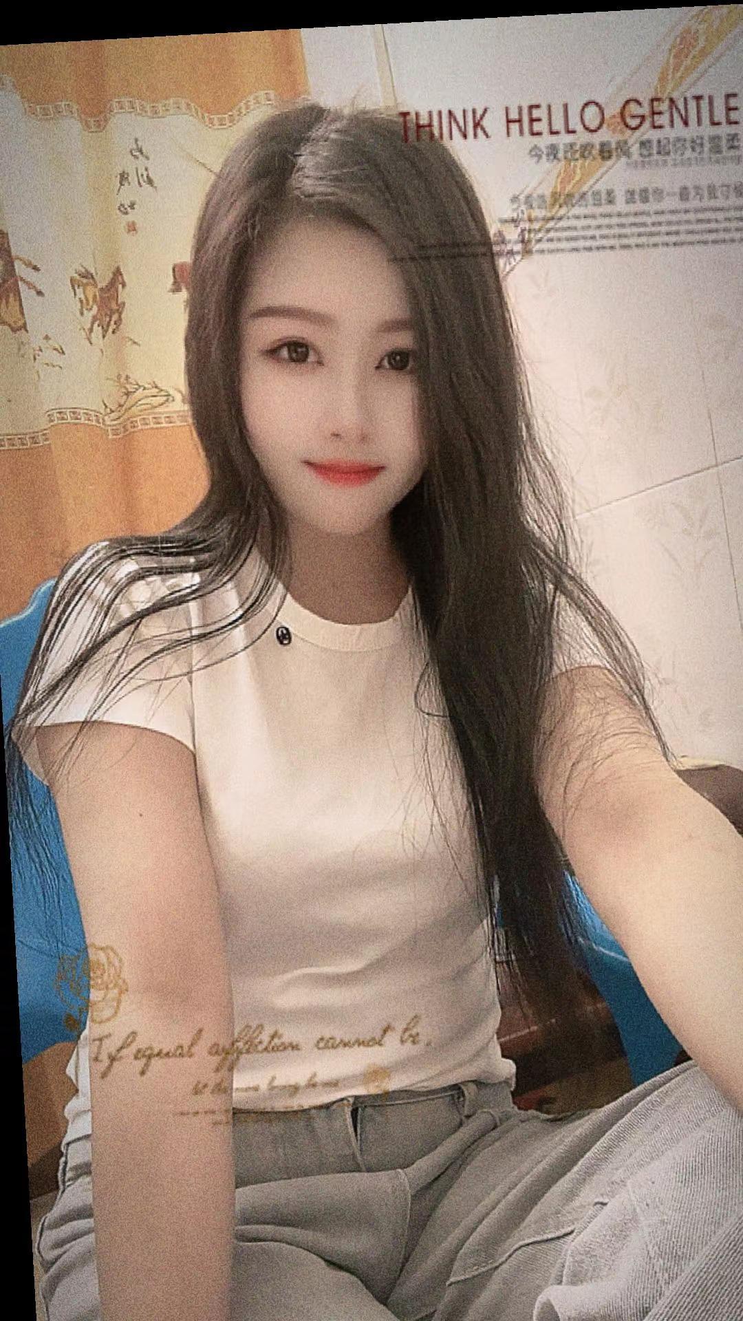 喝到微醺的时候，人就会变得感性，想说的话都在眼里，在酒里，在夜里，在无人知晓的梦