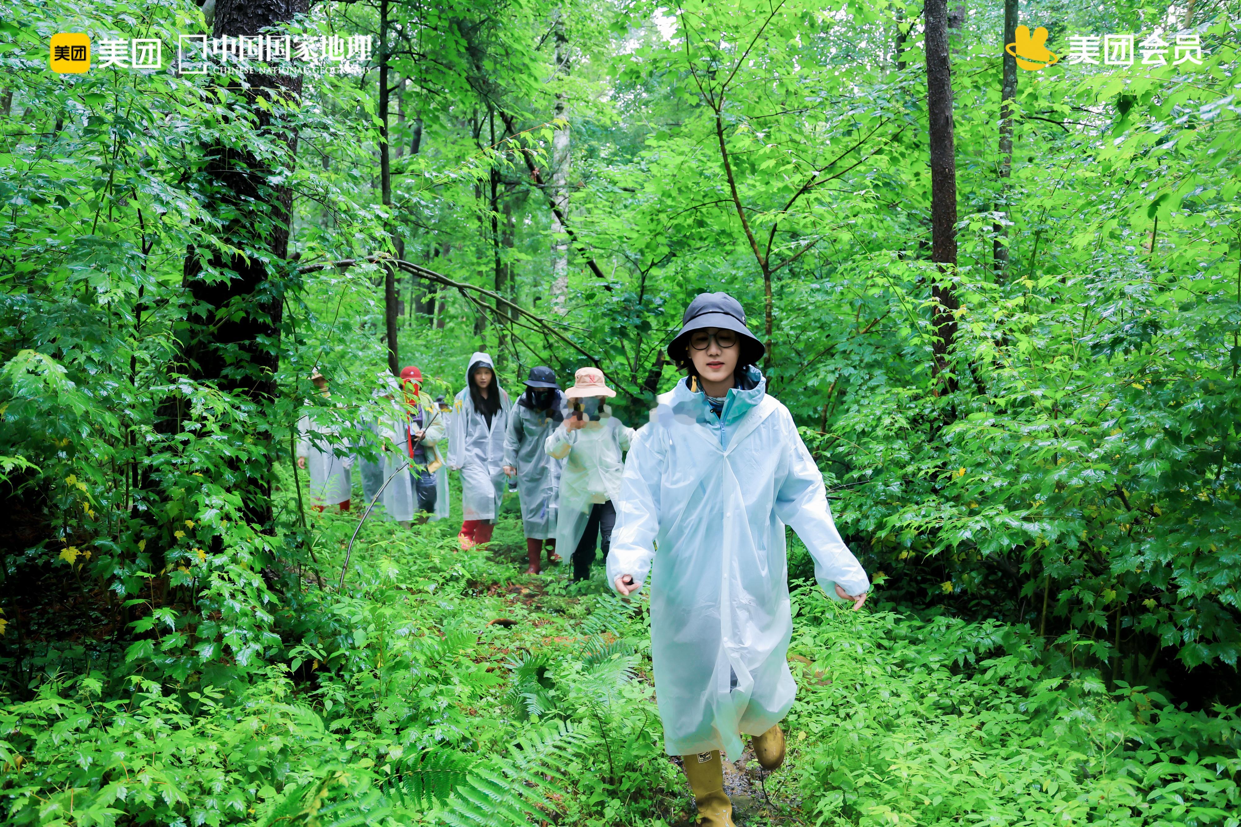 易立竞把对谈搬到了长白山 以前说起高端会员，总觉得是更贵、更快、更方便。美团黑钻