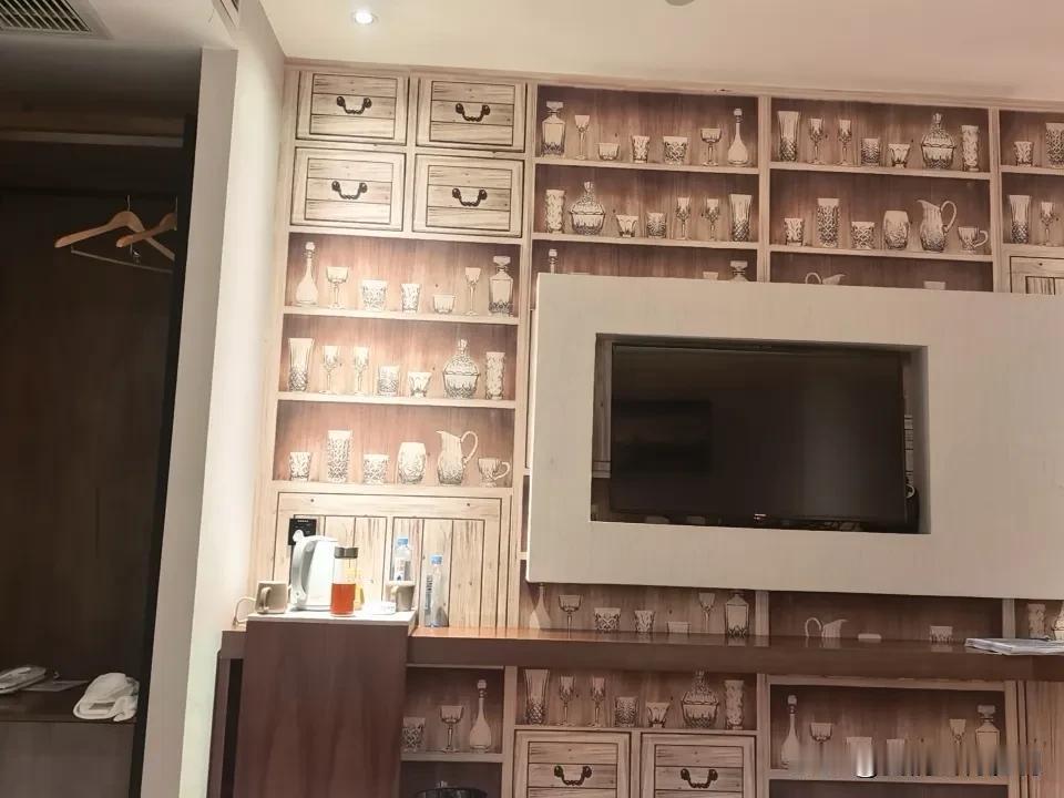 一个人犯了重罪，尸体就在眼前，他一定会盘算着如何让它“彻底消失”。
他可能想到了