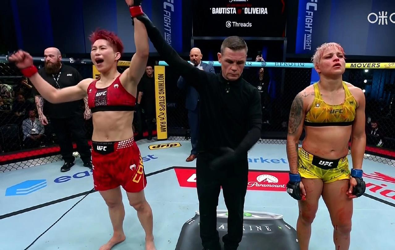 刚刚结束的UFC女子蝇量级决斗中，我国选手王聪通过三回合鏖战一致判定拿下巴西选手