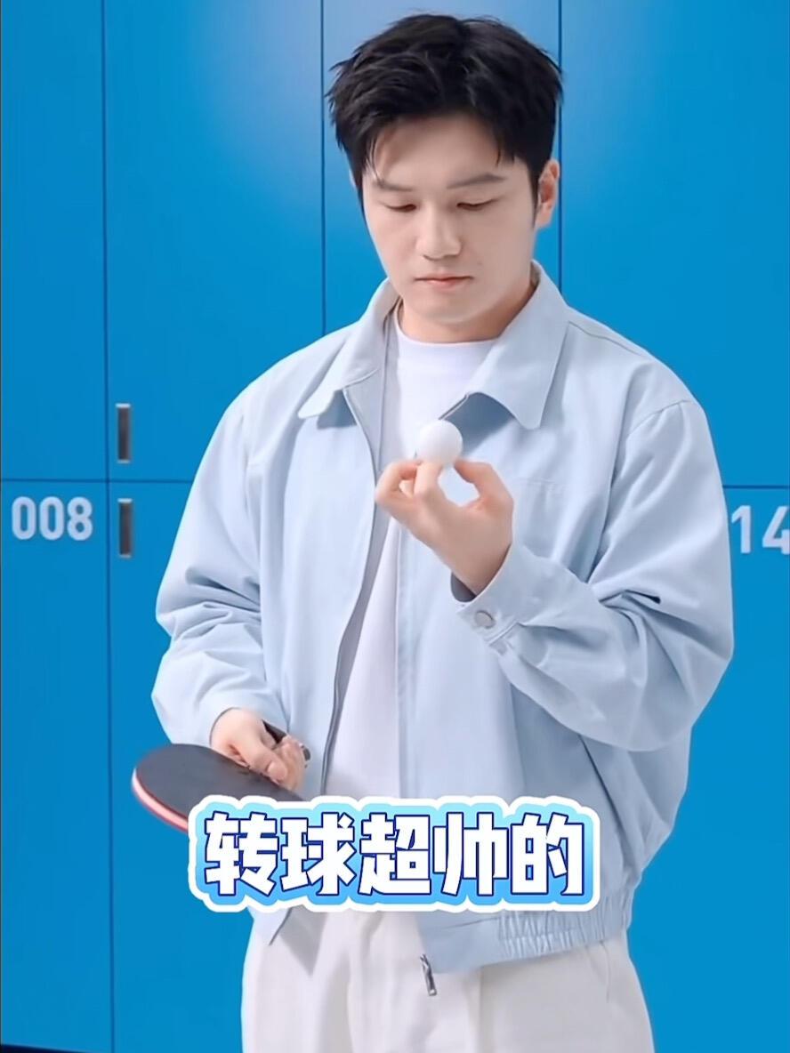 樊振东也太帅气了，太迷人了，这小样子真的让人迷，怎么看都让人舒服！
东哥自己看回