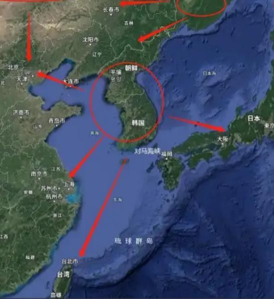日本人最近在骂祖宗了。918事变后日本占据中国东北，手握朝鲜半岛、台湾岛和太平洋