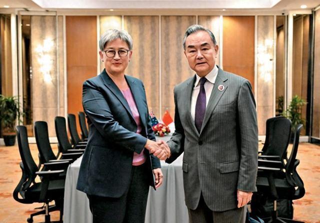 谁能想到，一个手里攥着全球顶级铁矿石、煤炭和天然气的“家里有矿”大户，竟然会被几