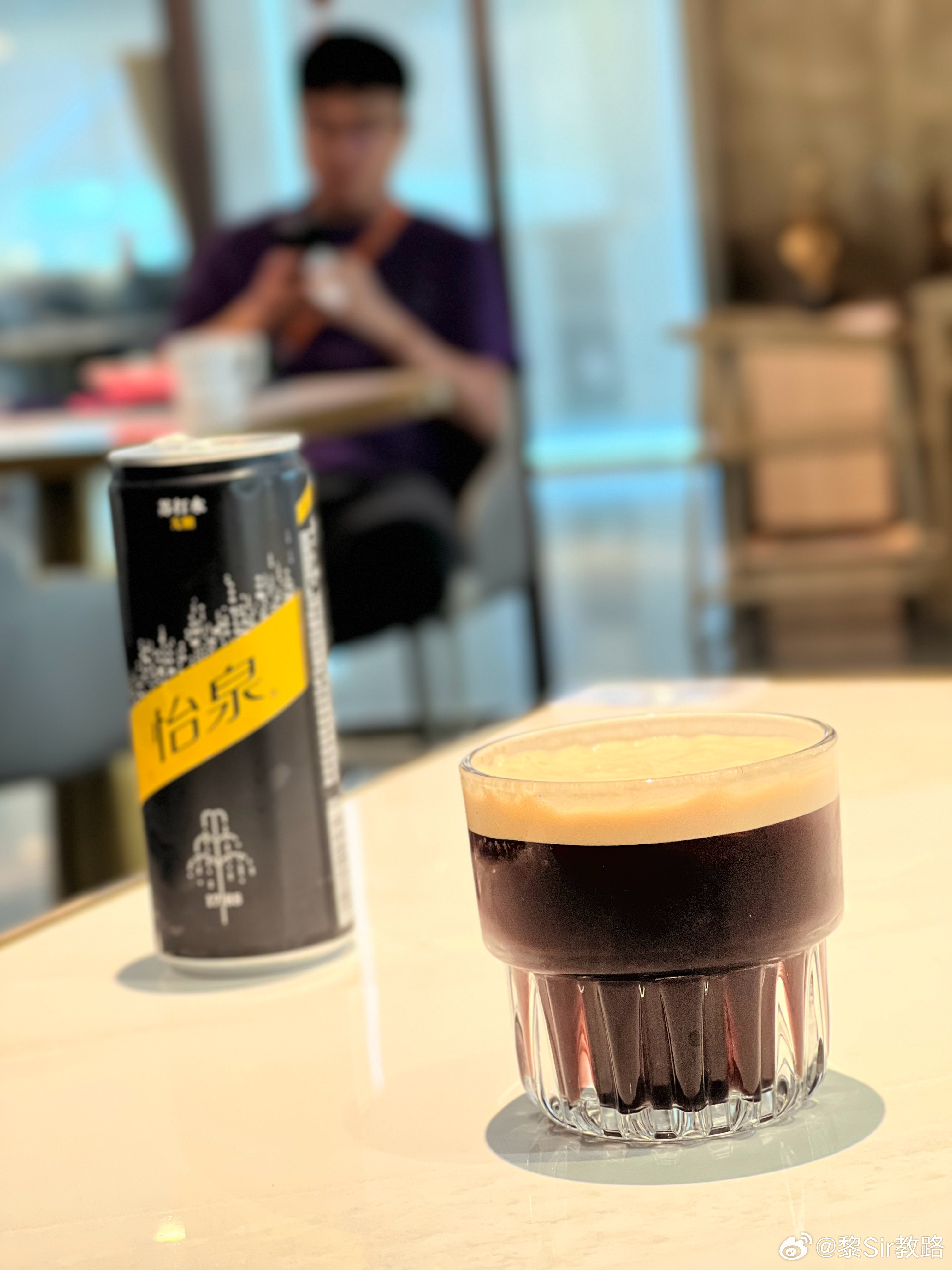 在南航休息室邪修了一杯葡萄气泡冰美式刚好也遇到了深中通道13郎 隔空干啡