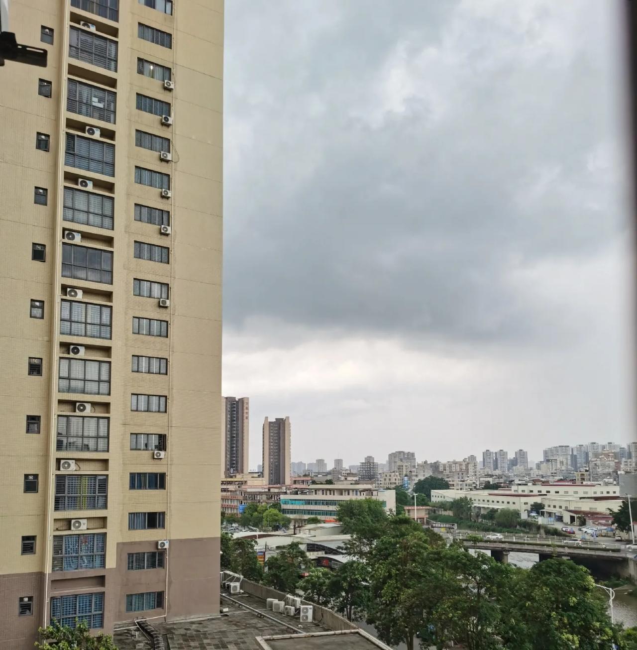  风起云涌，一场暴风雨正在酝酿中。