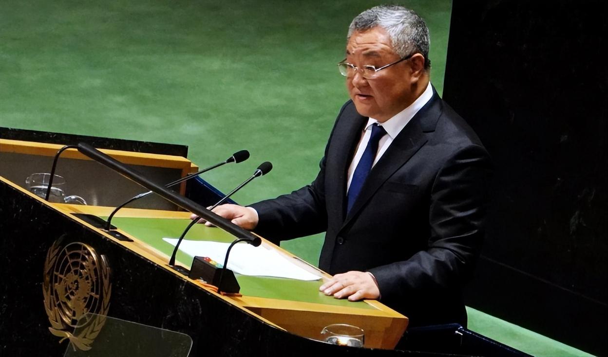 特朗普真的掀了桌子！他给乌克兰的最后通牒只剩三天。泽连斯基要么接受屈辱，要么失去