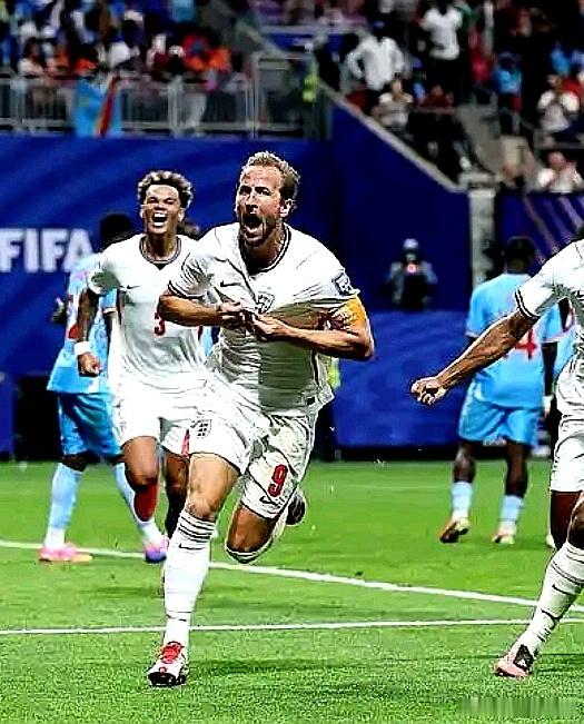 2026美加墨世界杯1/16决赛，英格兰队在上半场落后的情况下，凭借队长哈里·凯