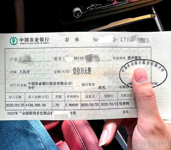 年轻人因为基本都掌握一些手机、电脑网络的活，大都开通了手机银行，自然不再需要纸质