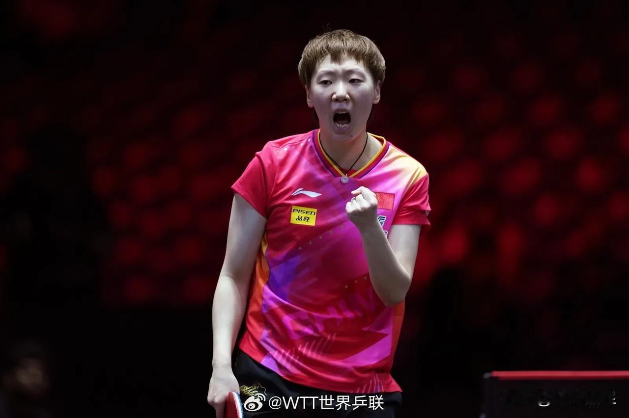 王曼昱3-2险胜阿库拉，三个事实：
1.王艺迪在釜山世乒赛0-3阿库拉真不是意外