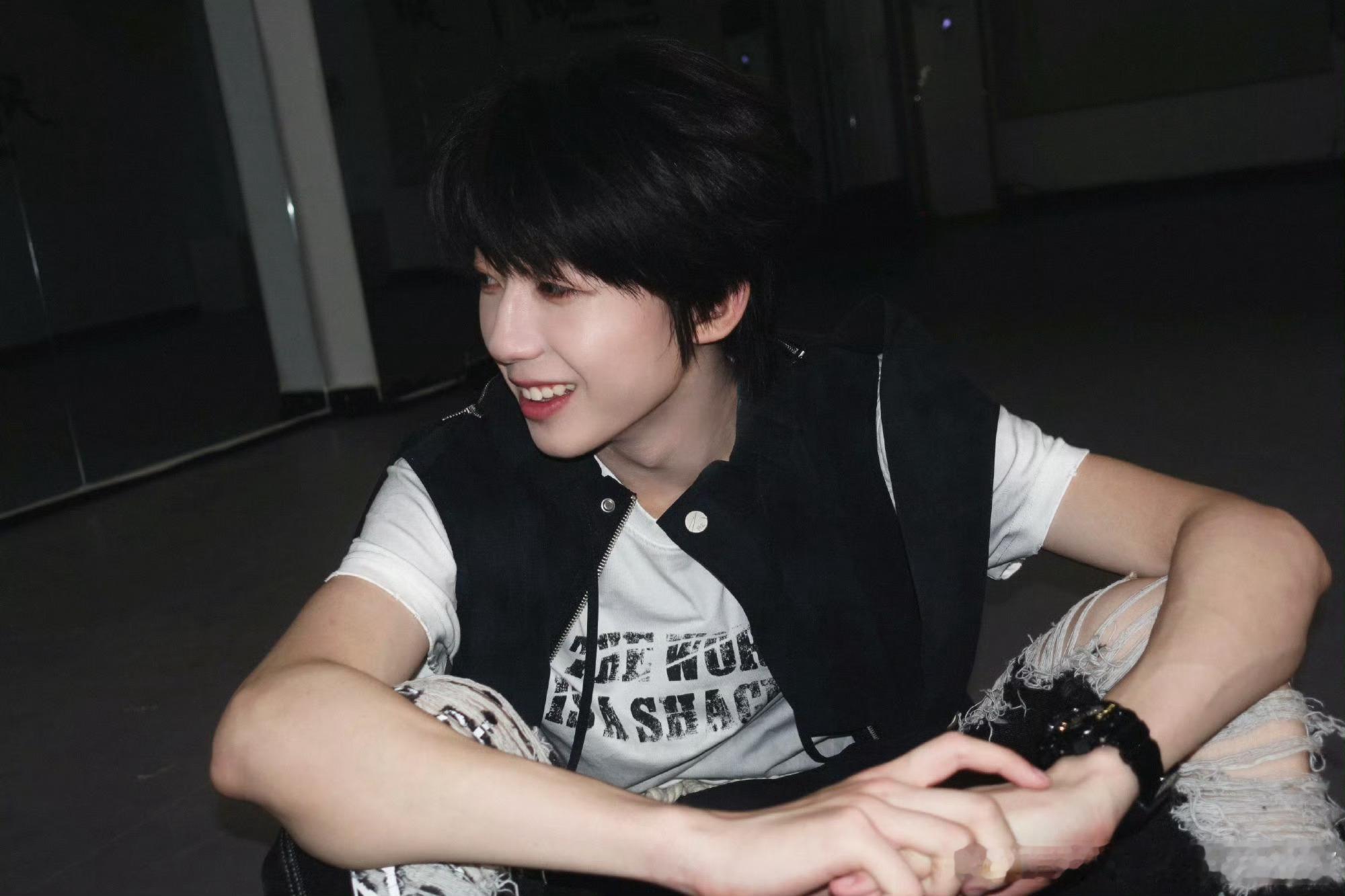 杨博文YBW  💓杨博文周扬💕杨博文我们的少年时代2百无聊赖见到你那一刻我心
