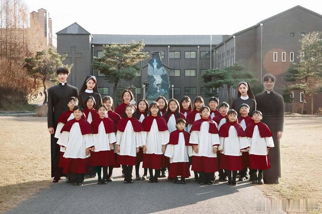 柳智敏修女和张元英修女合照 