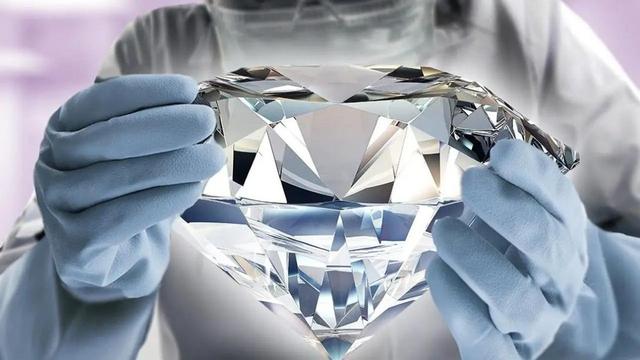 钻石被河南“玩”到白菜价？30000跌到8千，网友：本来就是白菜