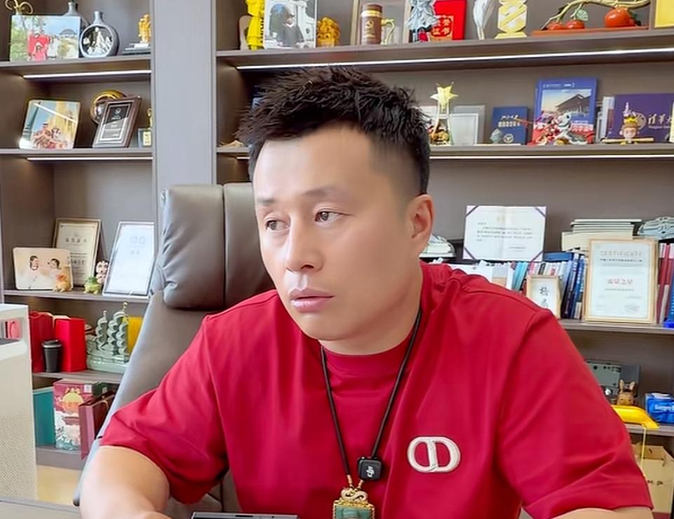 “东北车王”这回真摊上事儿了？天津港同行公开叫板：你号称百亿，怎么不敢来？

7