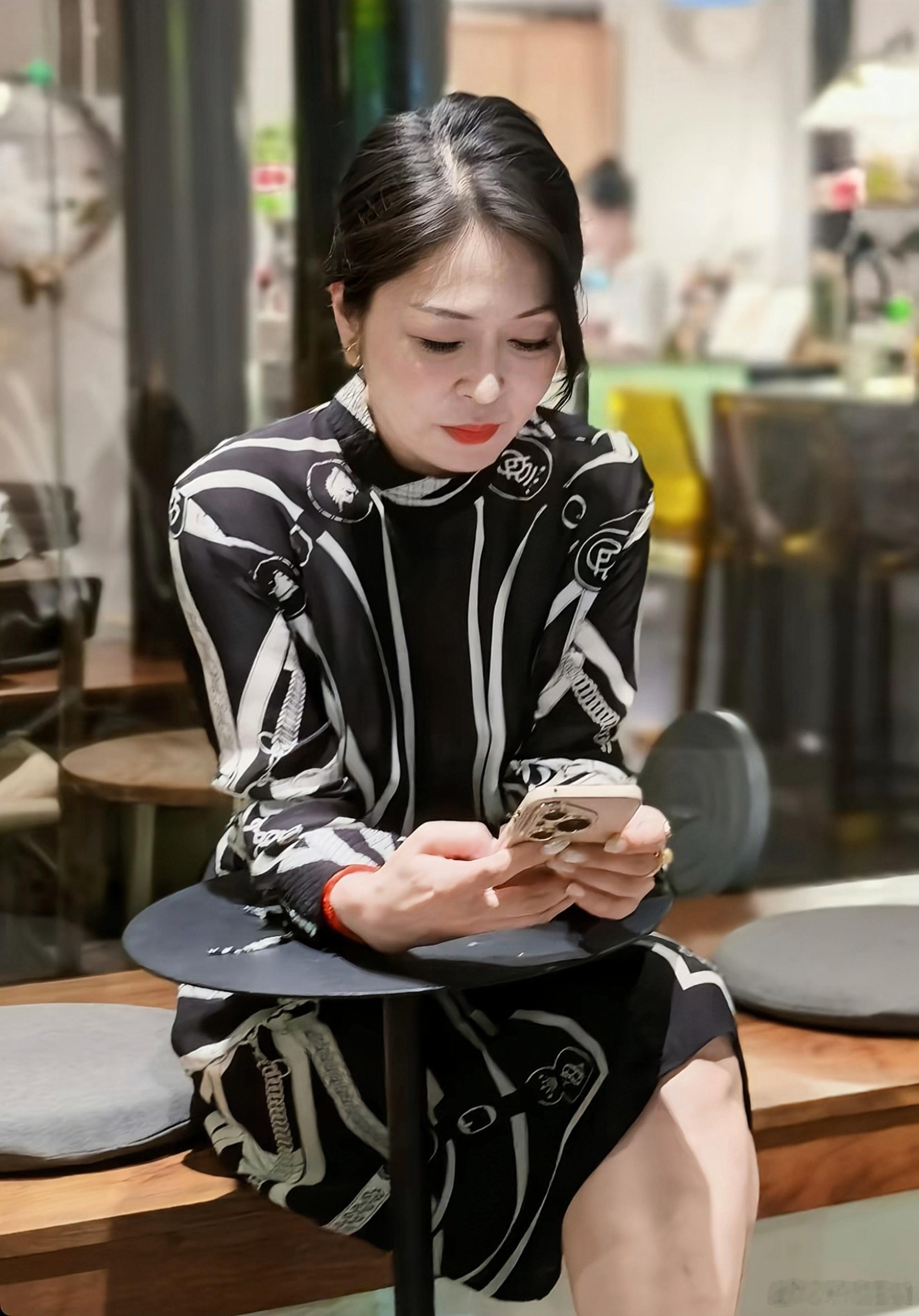 气质迷人知性美阿姨 ​​​