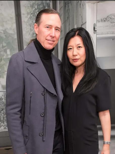 美国男子布莱恩·沃克在家人不知情的情况下，以房产抵押借款，进行高风险期权和杠杆交