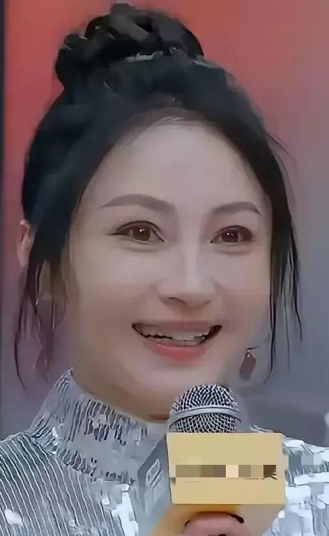 这是姚笛吗？很多人觉得姚笛好看，这也叫漂亮？马伊琍比她好看多了，从来不觉姚笛好看