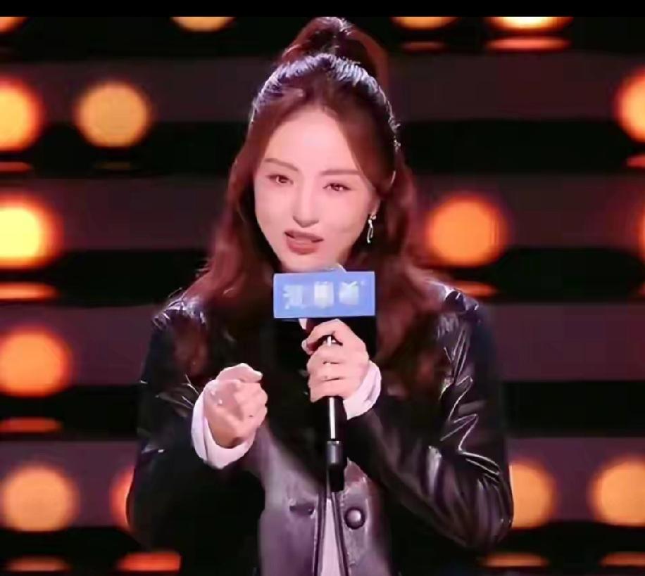 机关算尽太聪明！董璇欠千万，前夫现任态度太现实
 
   董璇近况引热议，被曝仍