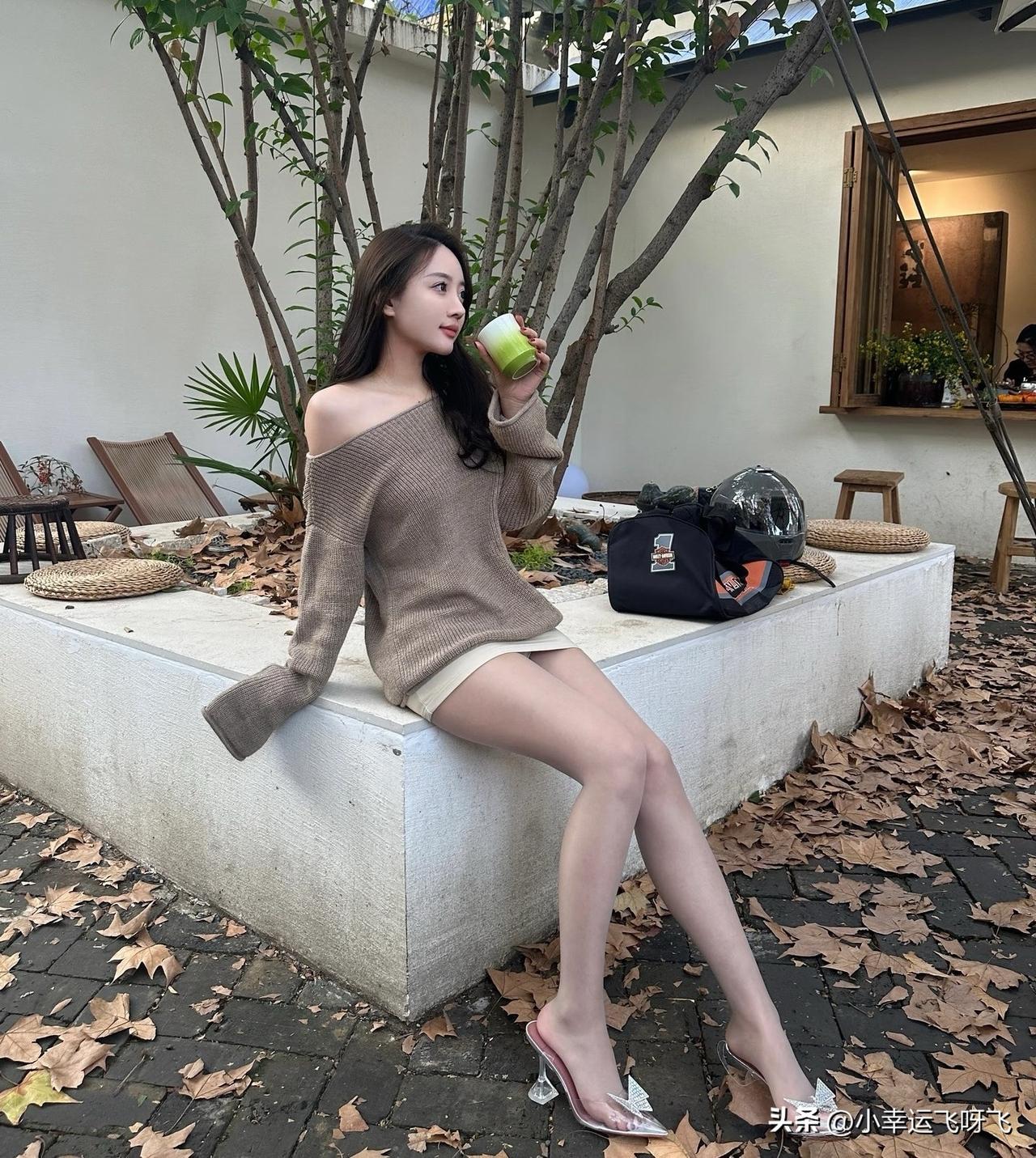 人忙碌起来的时候，
总是特别想念一杯咖啡或清茶，然后静静发呆的时光[可怜]
飞行