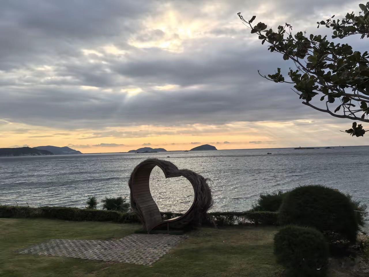 美国斩杀线，说白了，就是系统有意留下的一些漏洞，然后通过这些漏洞把你变成流浪汉