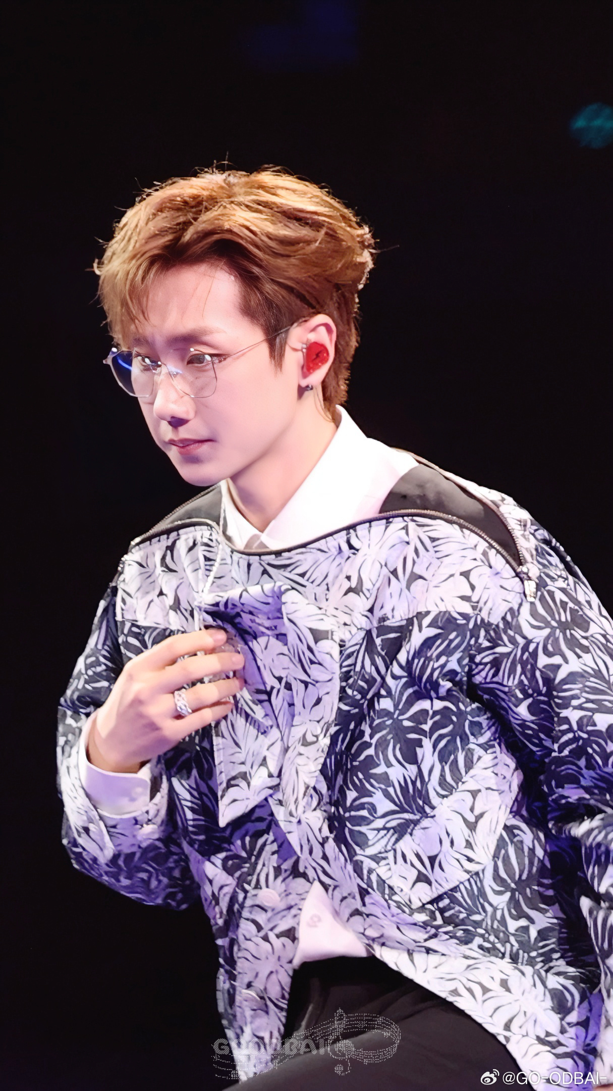 汪苏泷世巡纽约场剑魂新编舞 谁被汪苏泷纽约场《剑魂》新编舞惊艳！全新编舞张力拉满