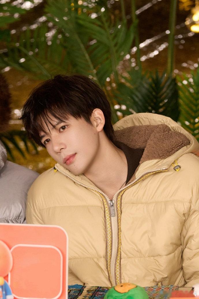 黄景瑜指导动作王安宇痛并快乐 两人互动满是欢乐气息下次还是拿别人做实验吧，王安宇