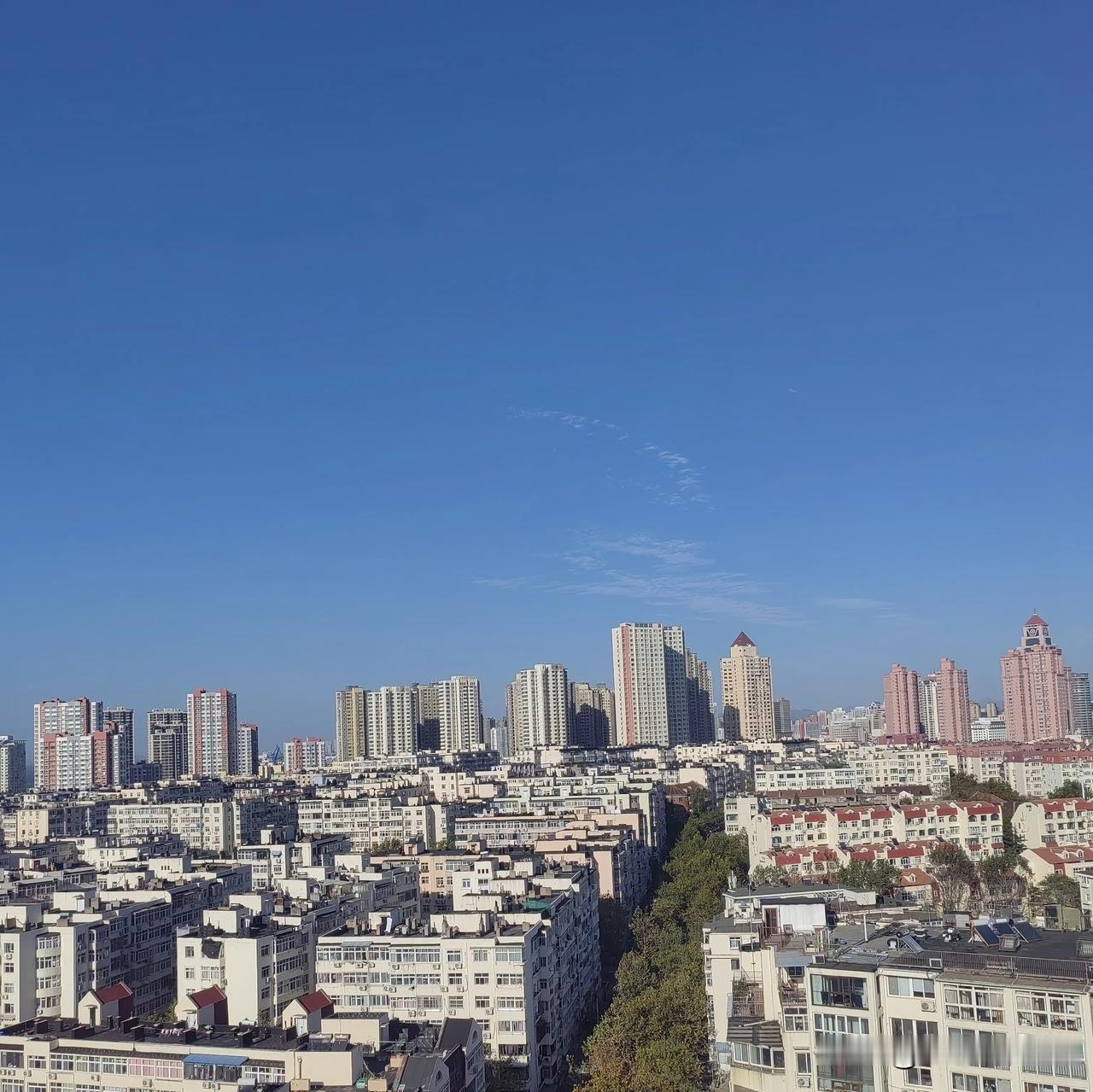 青岛的户口不香吗？几年前，你想要青岛户口，必须是本科毕业且有工作单位，多少还是有