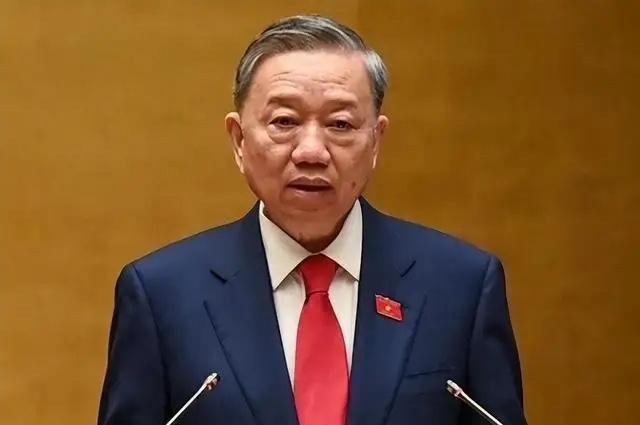 谁能想到，刚在北京签完大单、坐完复兴号体验了一把“中国速度”的苏林，前脚刚跨进家