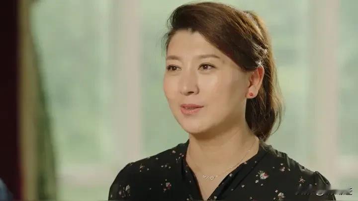 闫学晶儿子的中戏新疆班问题还没解决，又有人实名举报闫学晶涉嫌偷税漏税，七八千万的