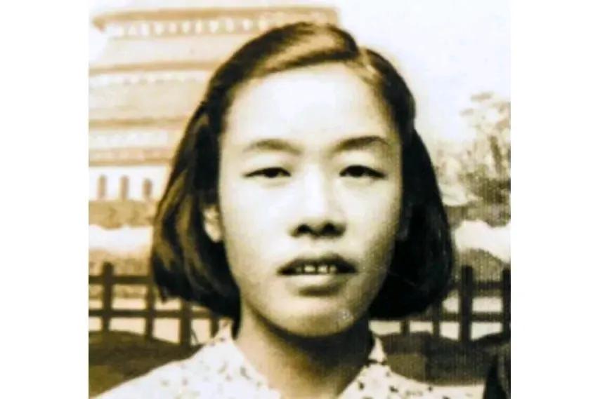 1949年，渣滓洞大屠杀中，盛国玉在枪响前倒地装死，不久，特务进来补枪，还用枪托