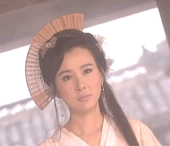 萧蔷在《小李飞刀》中饰演的头上插把扇子的林诗音，也是许多人的童年记忆。 ​​​