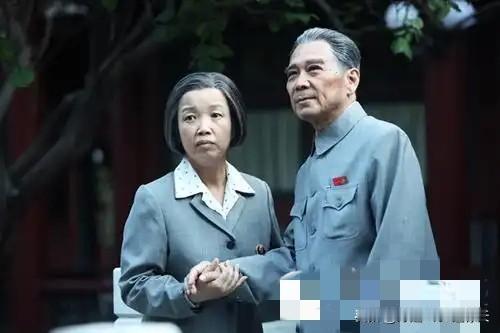 今日是周恩来总理逝世50周年纪念日！
周恩来(1898年3月5日-1976年1月