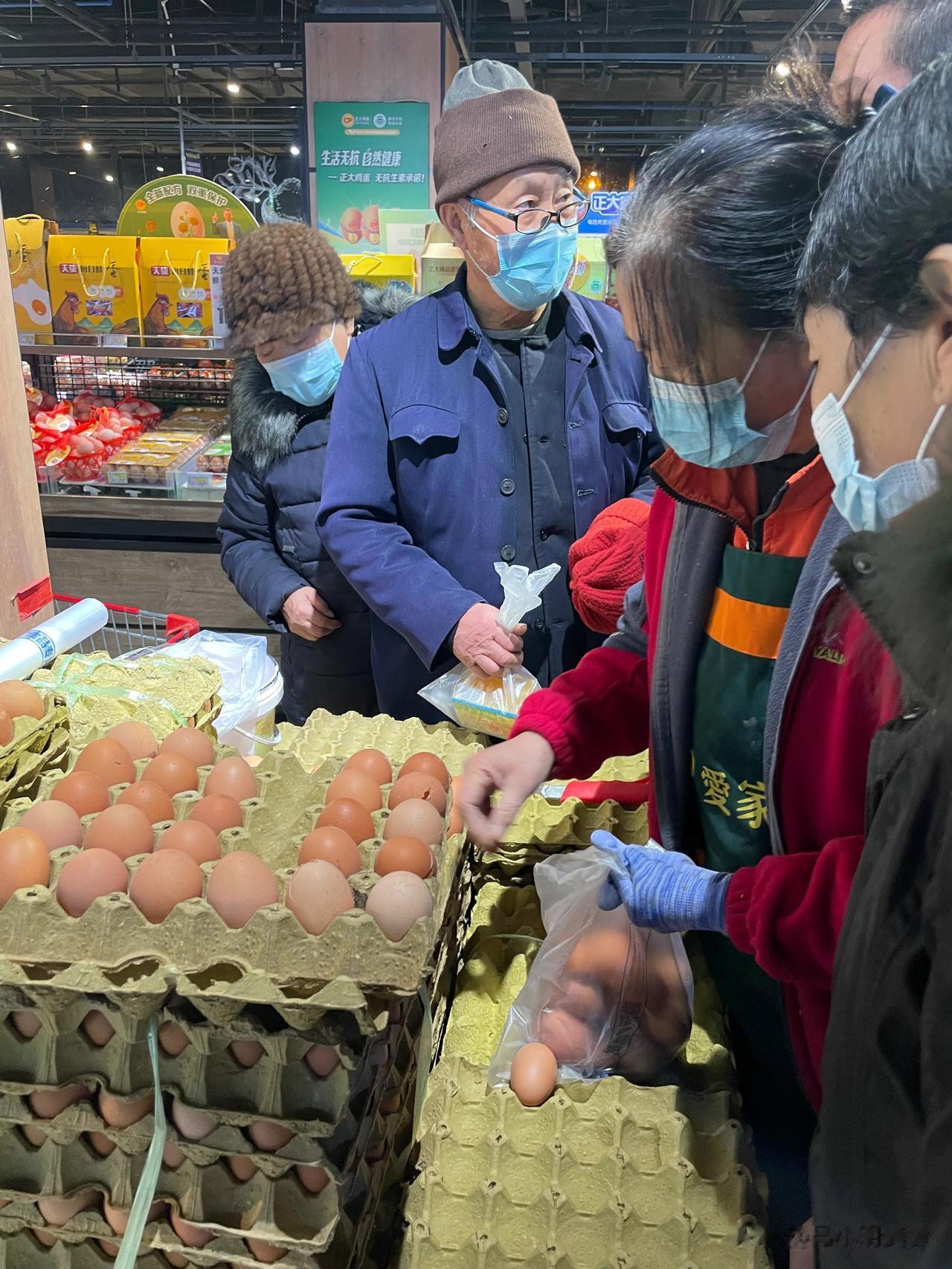  鸡蛋是真便宜，一个冬至过得鸡蛋这个价了吗？上周都是一公斤11块5一公斤，今天冬