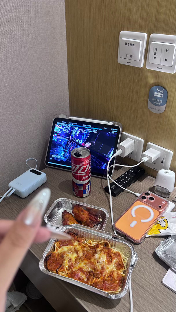 但是女孩们 我不骗你们 尊宝披萨的意面很好吃。这个特别好吃。 