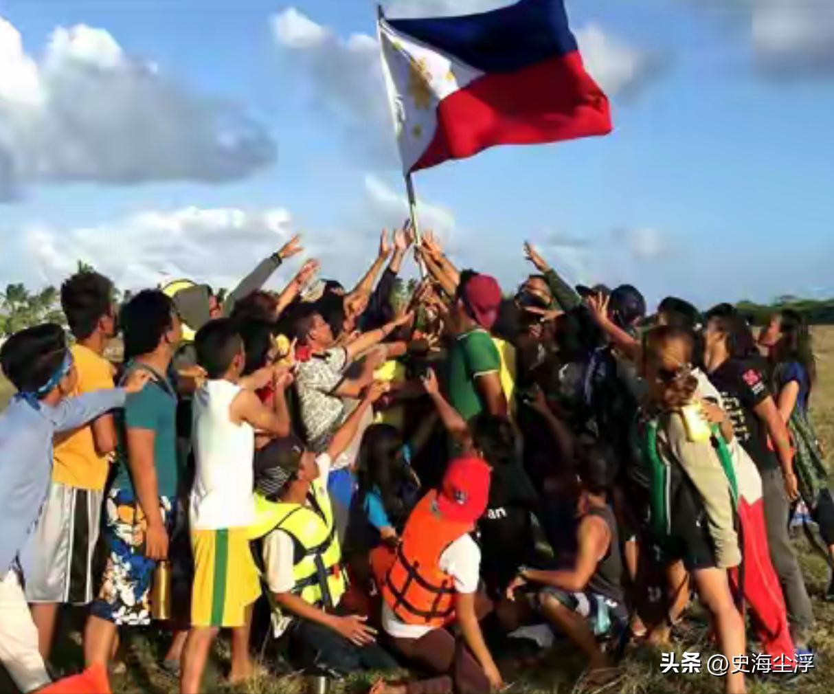 3月25日当天，菲律宾率先对外发布消息，声称本国坦克登陆舰在渚碧礁水域正常航行时