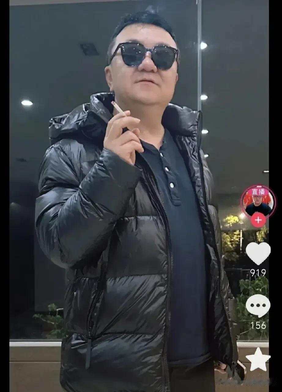 一个个是不是觉得自己挺酷？！这都是董路的足球小将团队里的[震惊]

【图一】：董