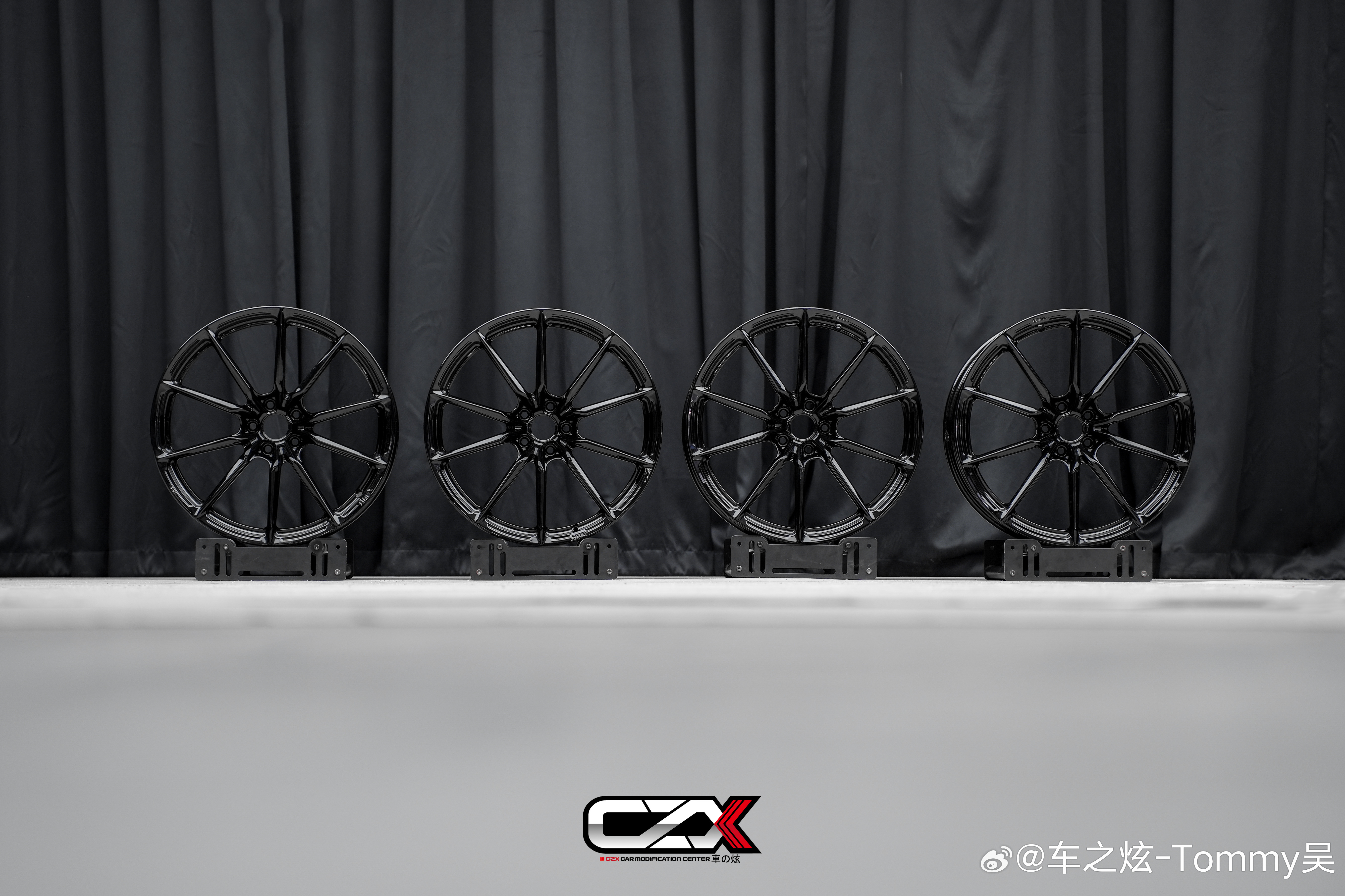 奥迪A7轮毂翻新 改装款轮毂喷漆 高亮黑 我们采用的是专属轮毂高温喷法(非汽车喷