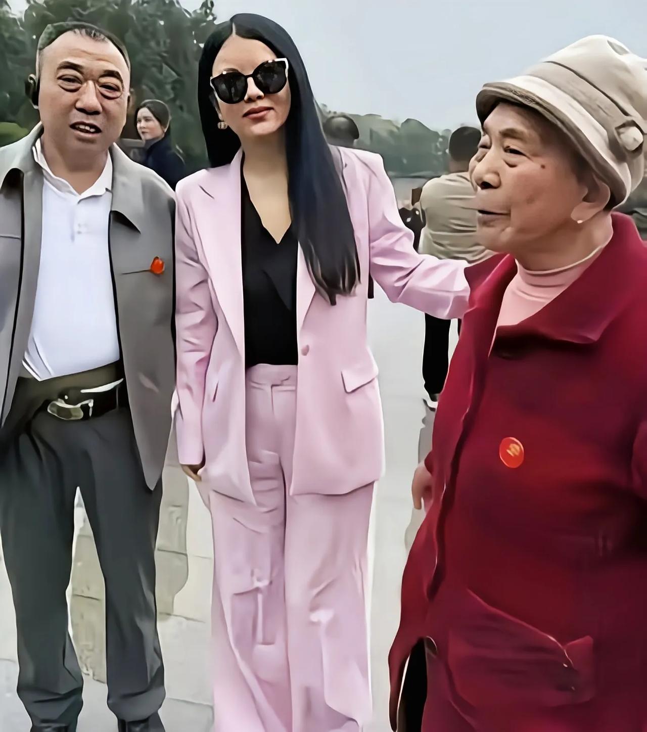 李湘因祸得福半年瘦成水蛇腰，网友跪求瘦身干货秘籍盼科普推广


李湘最近出现在镜