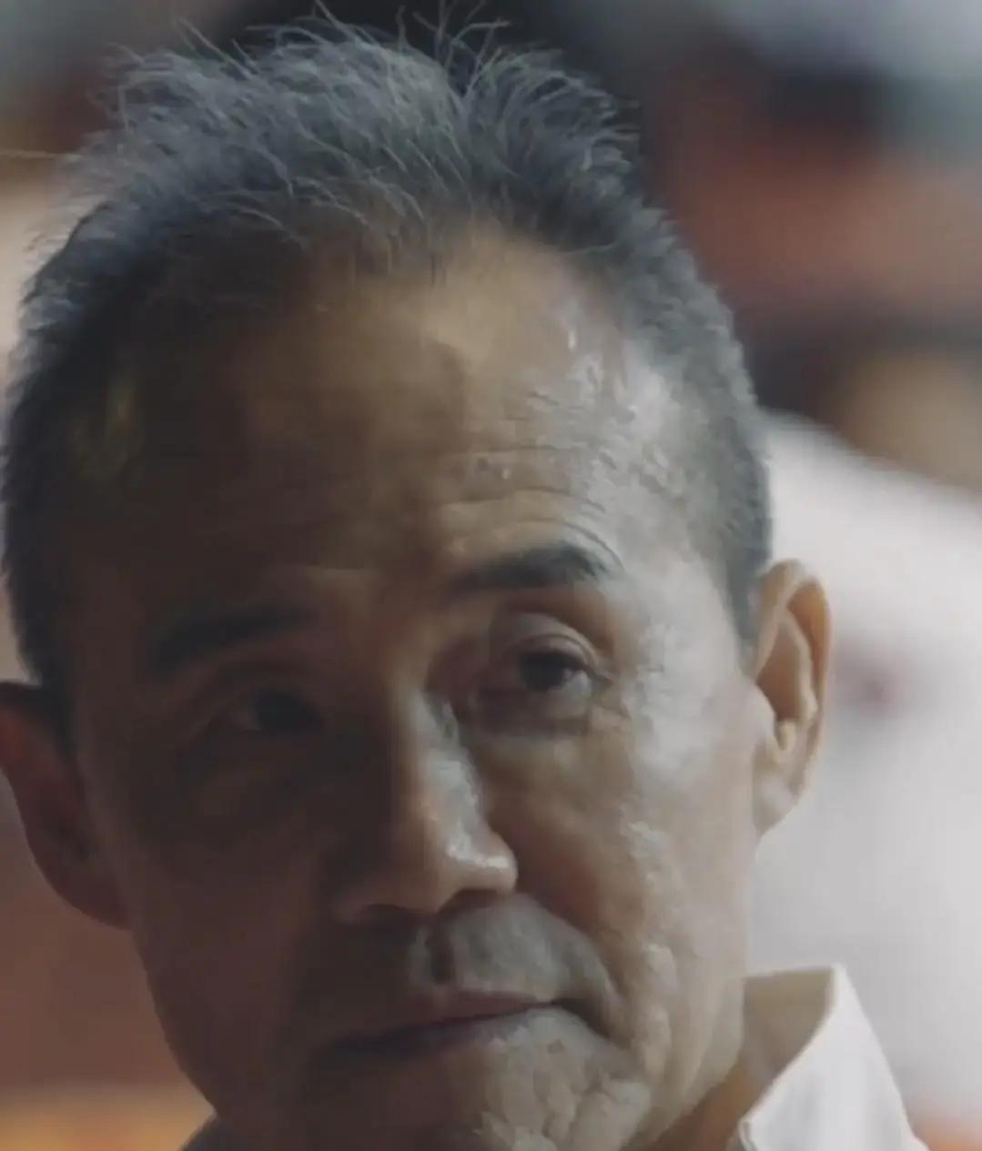 74岁王石，娶了个小30岁的老婆。
 
田朴珺一句“他爱我比我爱他多”，当场把老