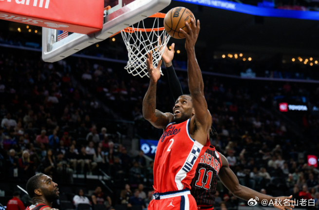 NBA常规赛，快船对阵鹈鹕，伦纳德首发出战。本场比赛前，伦纳德生涯抢到4997个