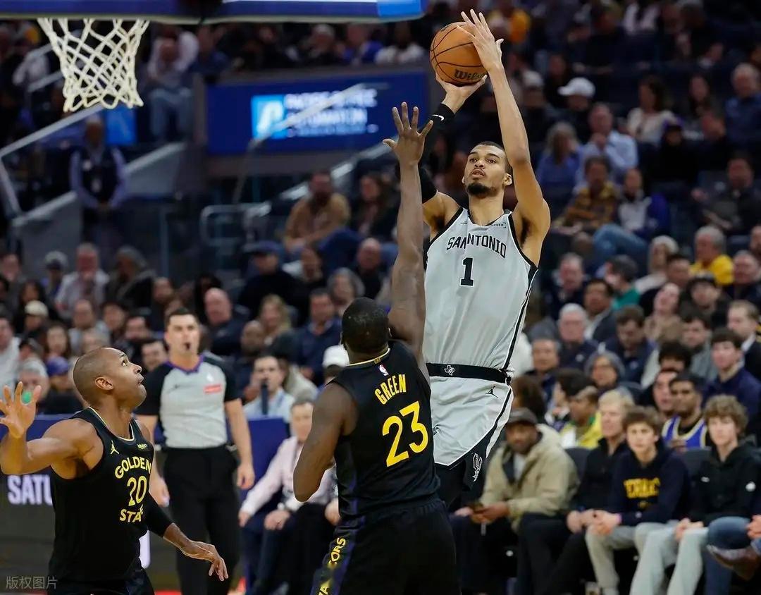 nba 库里继续缺阵！文班亚马26+9福克斯27分 马刺16分逆转勇士夺6连胜马