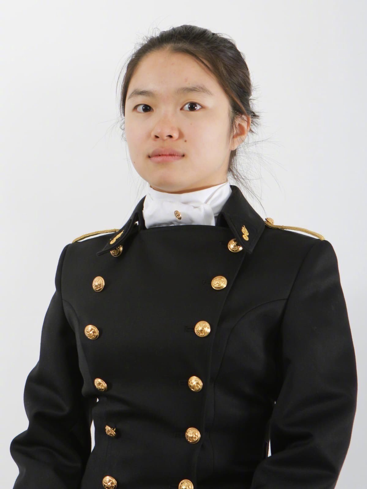 王虹的校服照巴黎综合理工大学的盛装校服 