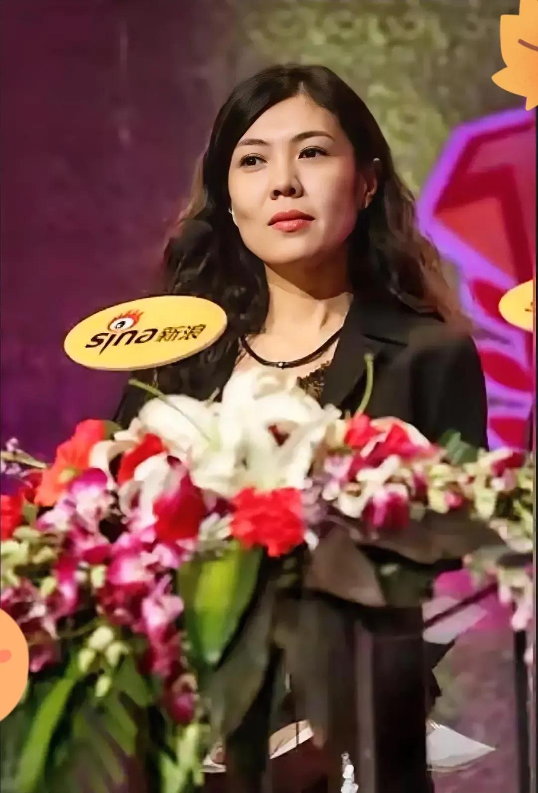 两套标准惹人反感！苏芒言论引发全网热议
 
远嫁法国，她甘心操持大家庭事务，乐享