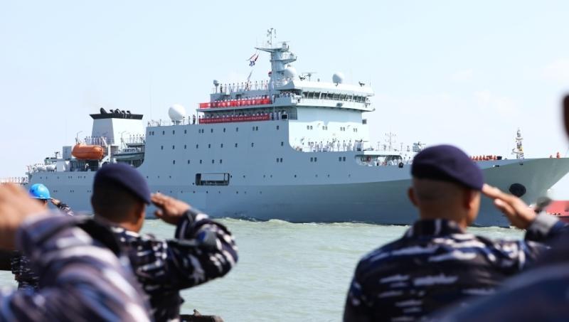 没想到！中国海军官兵登上印尼旗舰，欧洲顶级战舰竟然只需90人操控
中国海军83训