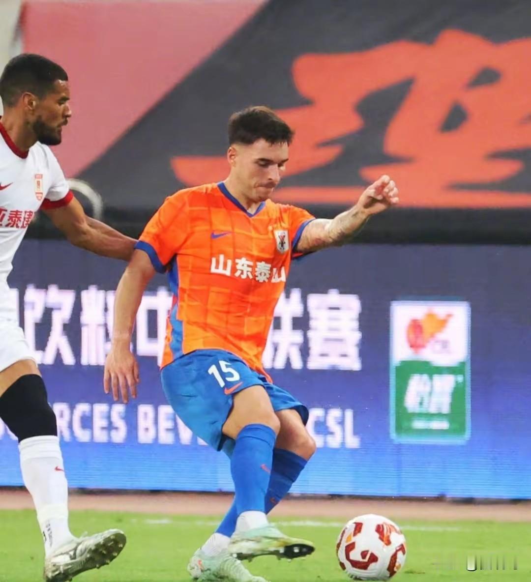 洛佩斯的表现确实配不上泰山队整个后防线的基本水准，从目前来看，洛佩斯下赛季难留队