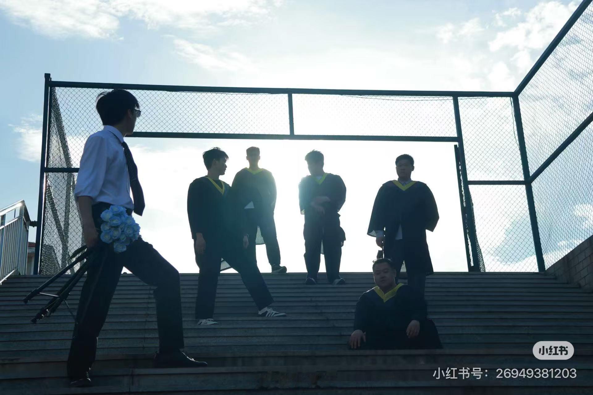 毕业届有自己的演员请就位告别校园课堂，毕业生奔赴属于自己的人生大舞台。每一位应届